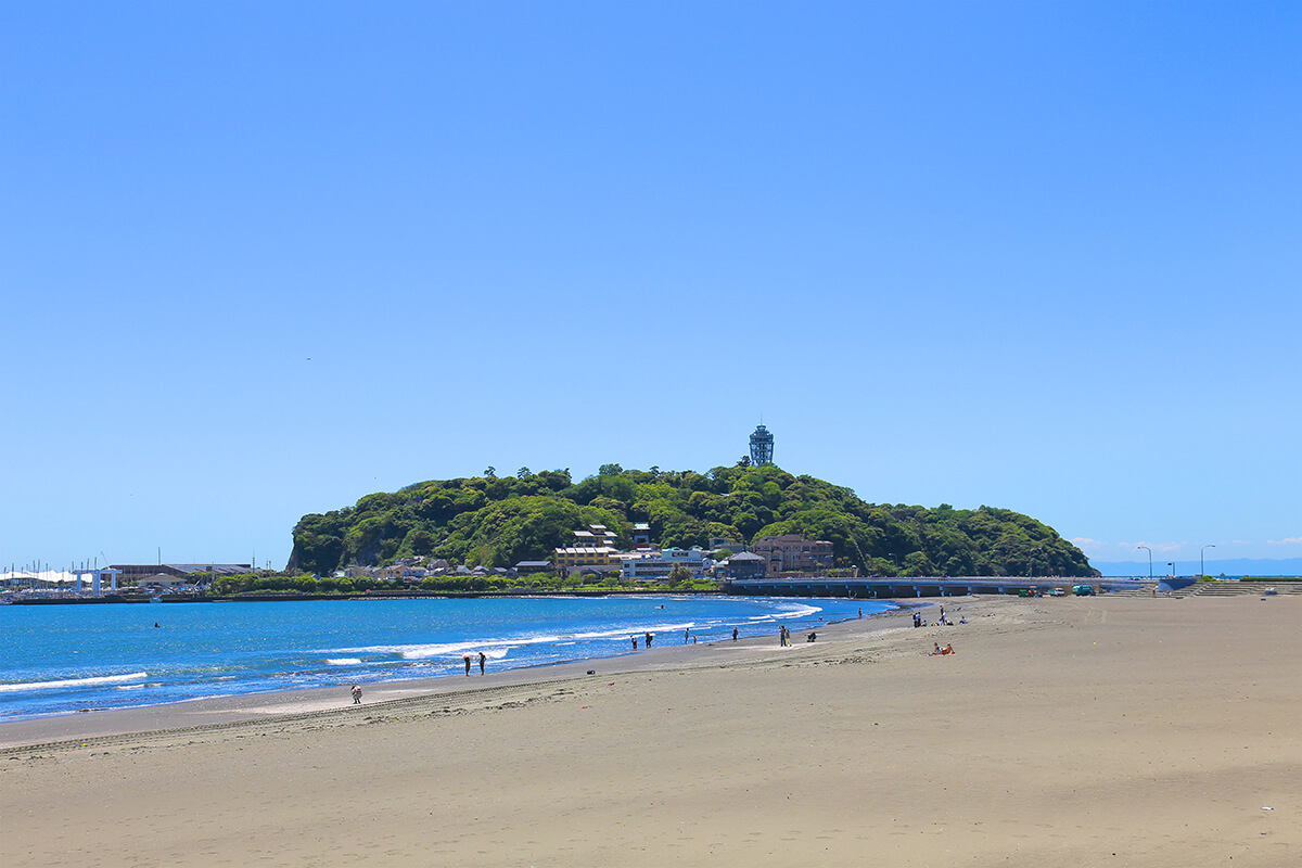 東浜から見た江の島